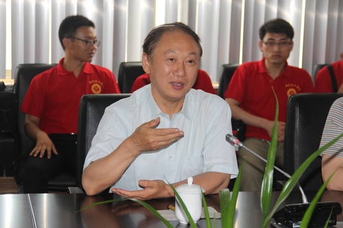 副校长叶醒狮与往届毕业生座谈